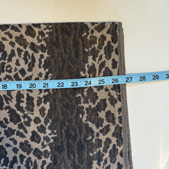NWT Chicos Jacquard Animal Print Oblong Scarf Lightweight Wrap - Picture 9 of 9